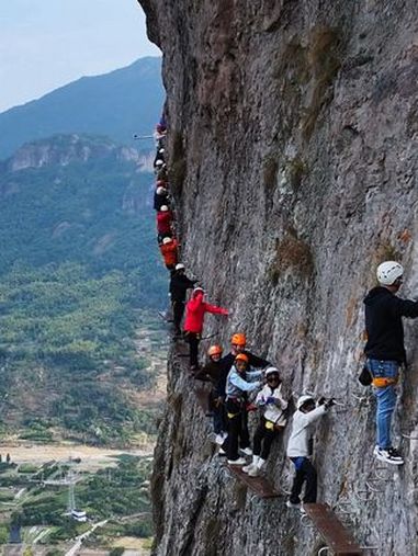 包含特色峡谷峭壁攀岩大赛,勇者的极限突破的词条 包含特色峡谷峭壁攀岩大赛,勇者的极限突破的词条
