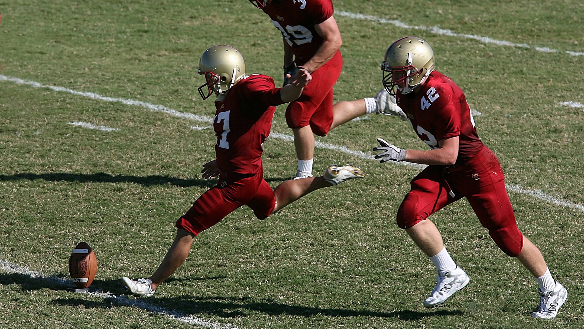 AYX GAMING-足球赛事热火朝天，球队实力对话激烈，足球热身赛赛程